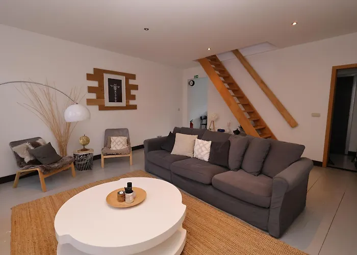 A Deux Patenier De *